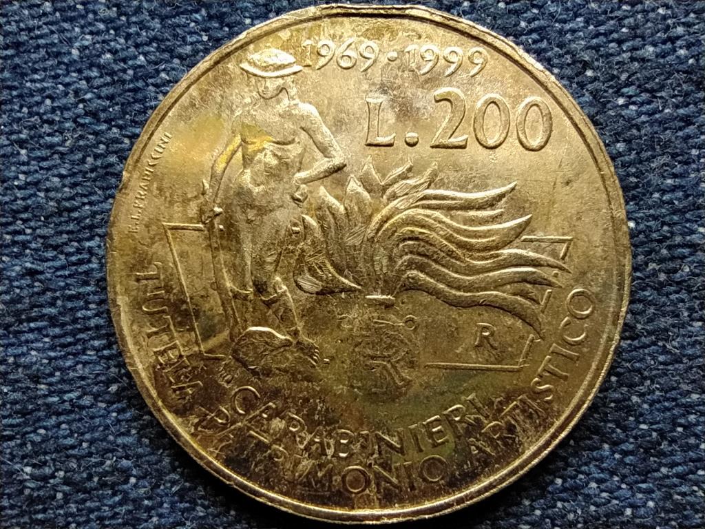 Olaszorsz&aacute;g A Carabinieri, a műv&eacute;szeti &ouml;r&ouml;ks&eacute;g v&eacute;delmezői 200 L&iacute;ra