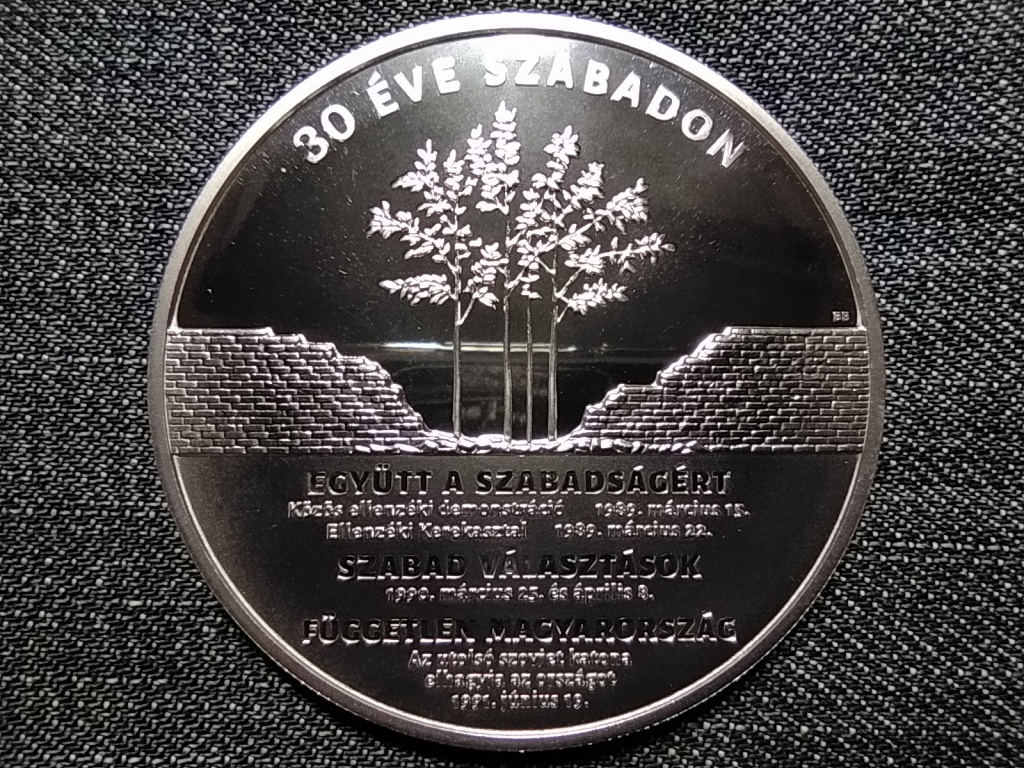 30 &eacute;ve szabadon .925 ez&uuml;st 30000 Forint