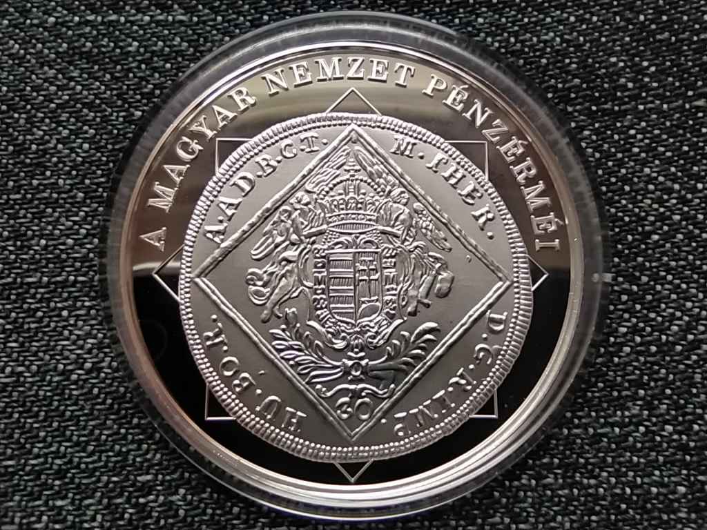 A magyar nemzet p&eacute;nz&eacute;rm&eacute;i Egys&eacute;ges verdejelek bevezet&eacute;se .999 ez&uuml;st