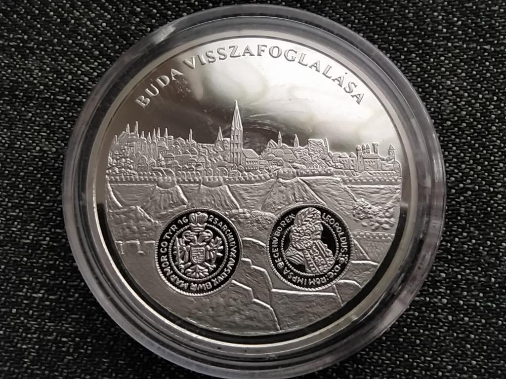 A magyar p&eacute;nz kr&oacute;nik&aacute;ja Buda visszafoglal&aacute;sa .999 ez&uuml;st