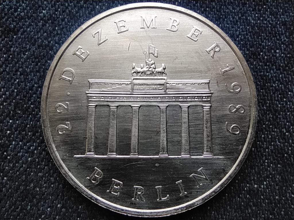N&eacute;metorsz&aacute;g a Brandenburgi kapu megnyit&aacute;sa .999 ez&uuml;st 20 M&aacute;rka