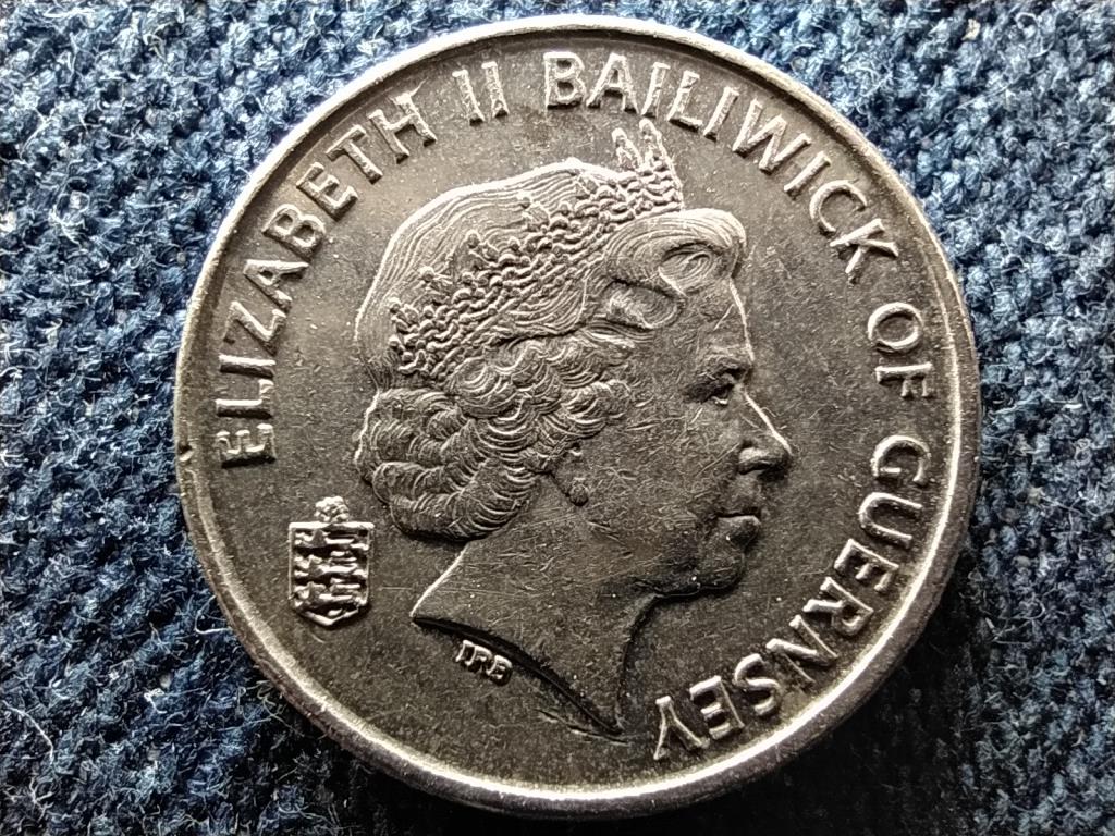 Guernsey II. Erzs&eacute;bet vitorl&aacute;s 5 penny