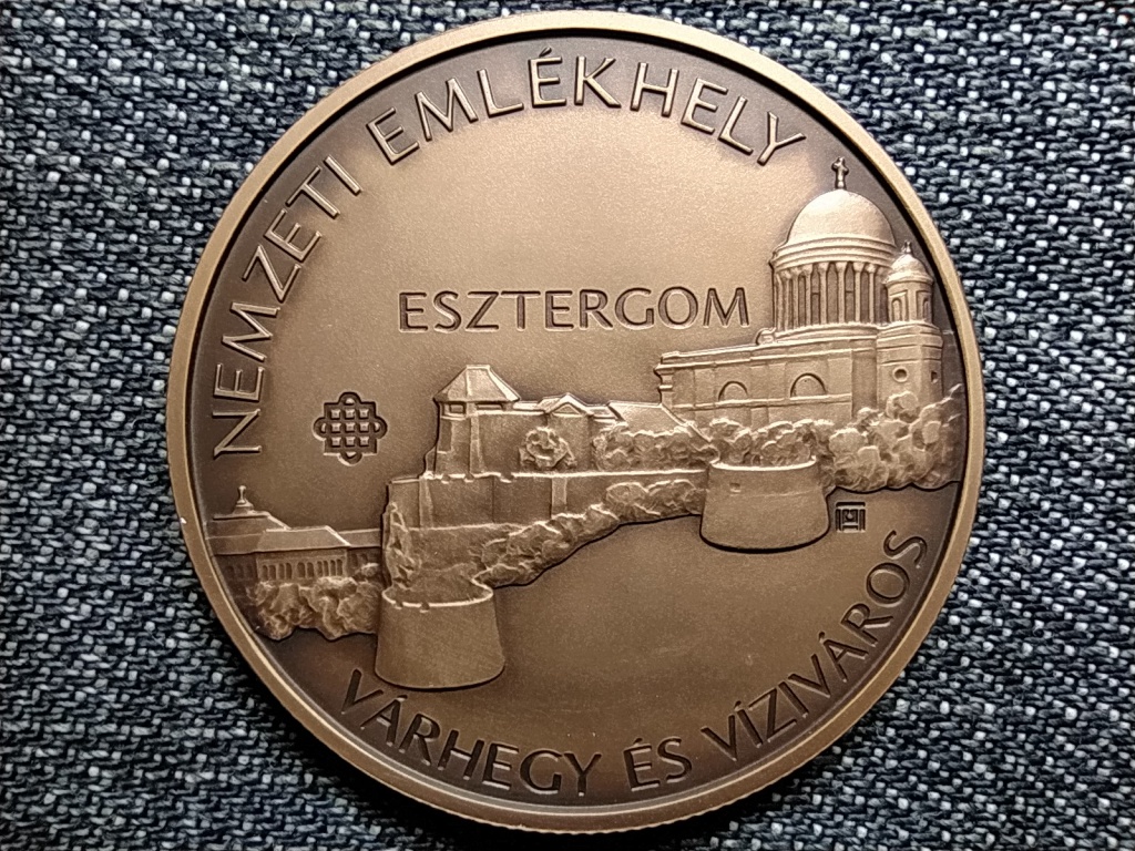 Esztergom, V&aacute;rhegy &eacute;s V&iacute;ziv&aacute;ros Nemzeti Eml&eacute;khely 2000 Forint