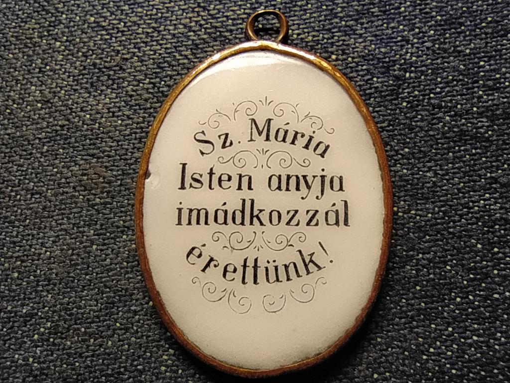 Med&aacute;lok &eacute;s vall&aacute;si med&aacute;lok