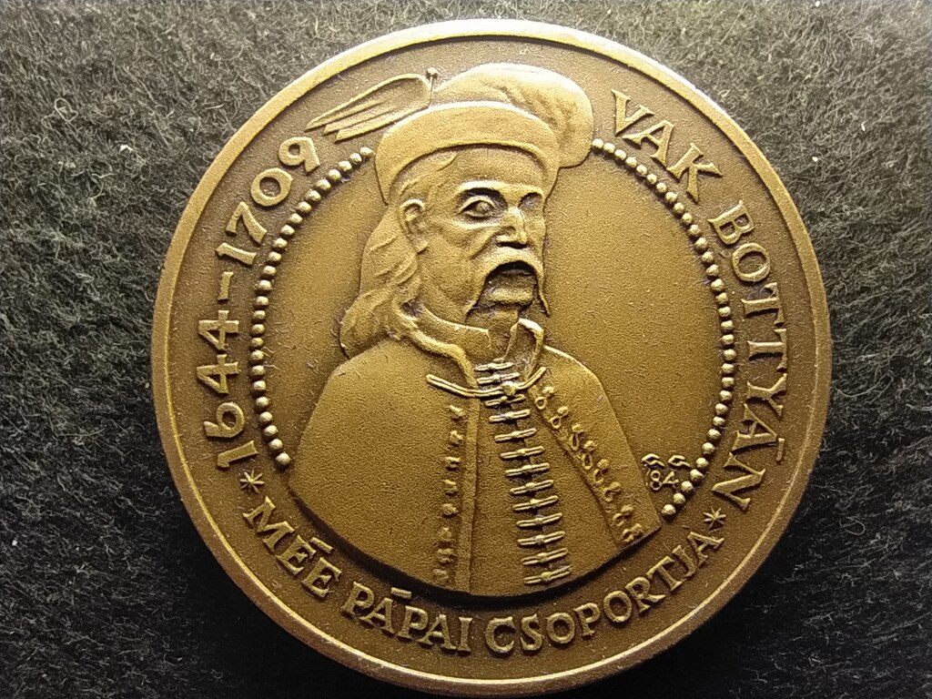 M&Eacute;E P&aacute;pai Csoport Vak Botty&aacute;n