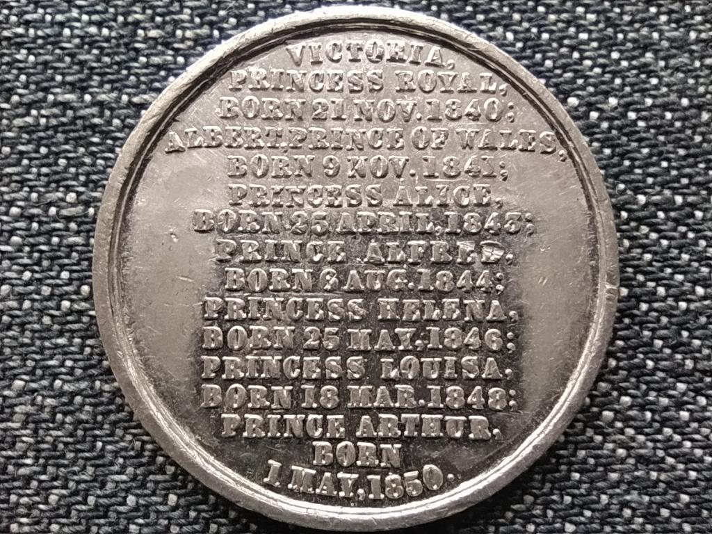 Anglia Vikt&oacute;ria (1837-1901) Kir&aacute;lyi csal&aacute;d gyermekei med&aacute;l