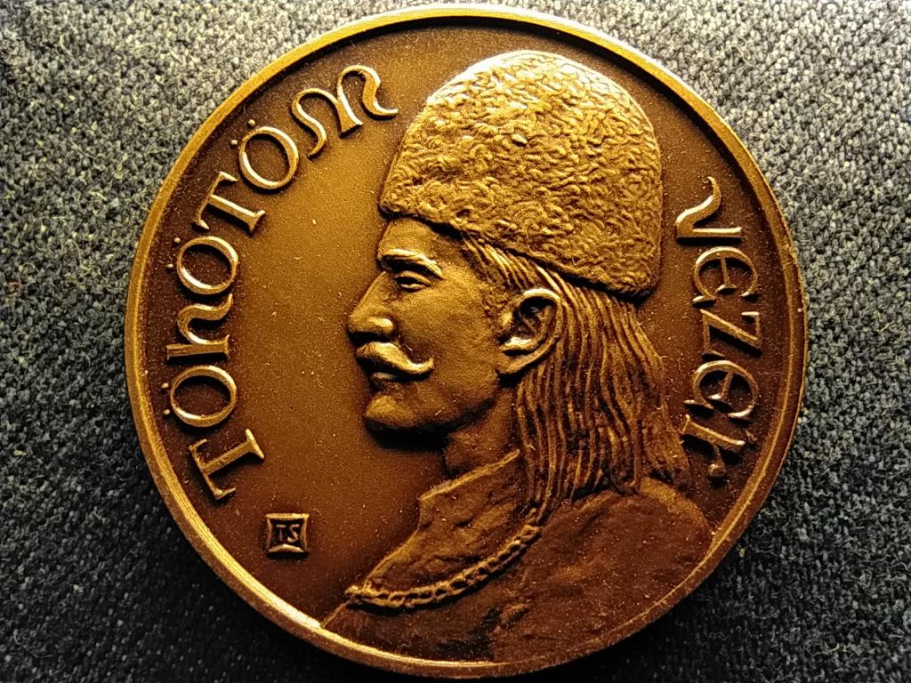 M&Eacute;E Ny&iacute;regyh&aacute;zai Csoport T&ouml;h&ouml;t&ouml;m vez&eacute;r a h&eacute;t vez&eacute;r sorozat III.