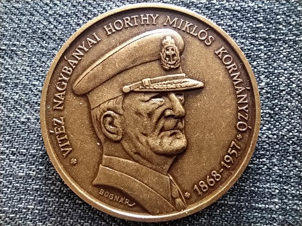 Vit&eacute;z Nagyb&aacute;nyai Horthy Mikl&oacute;s Korm&aacute;nyz&oacute; &uacute;jratemet&eacute;s&eacute;nek eml&eacute;k&eacute;re Kenderes