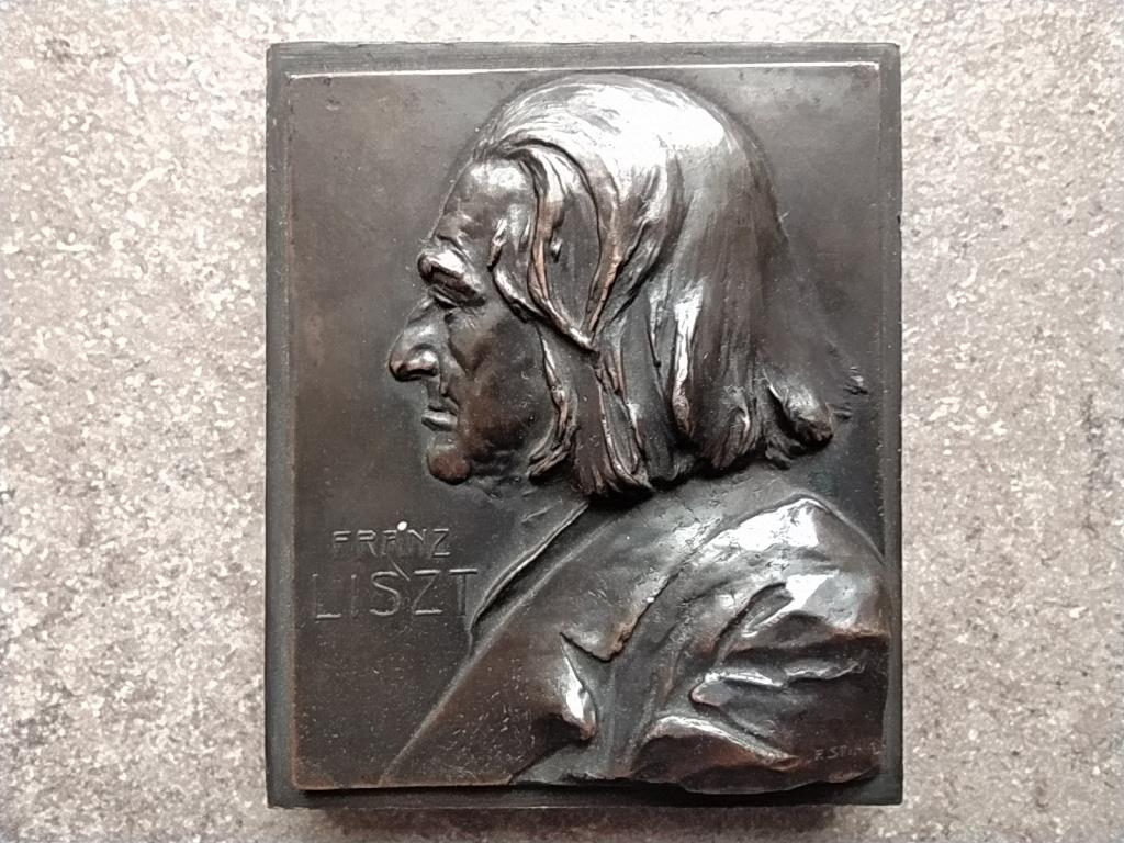 Ausztria Franz Stiasny szobr&aacute;sz Liszt Ferenc dombormű portr&eacute; 54x65 mm
