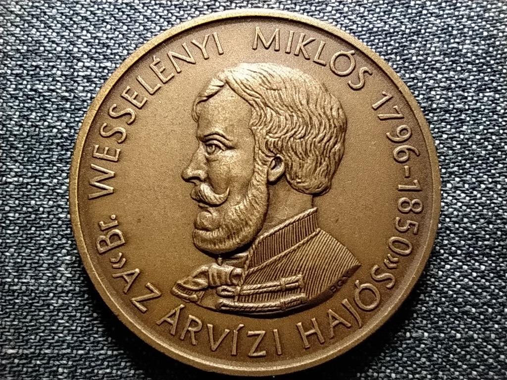 M&Eacute;E Sz&eacute;cs&eacute;nyi Csoport A pesti nagy &aacute;rv&iacute;z