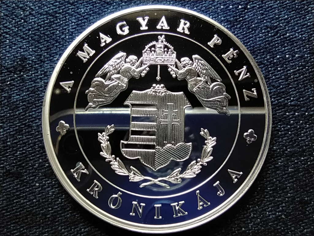 A magyar p&eacute;nz kr&oacute;nik&aacute;ja Szent L&aacute;szl&oacute; t&ouml;rv&eacute;nyei .999 ez&uuml;st