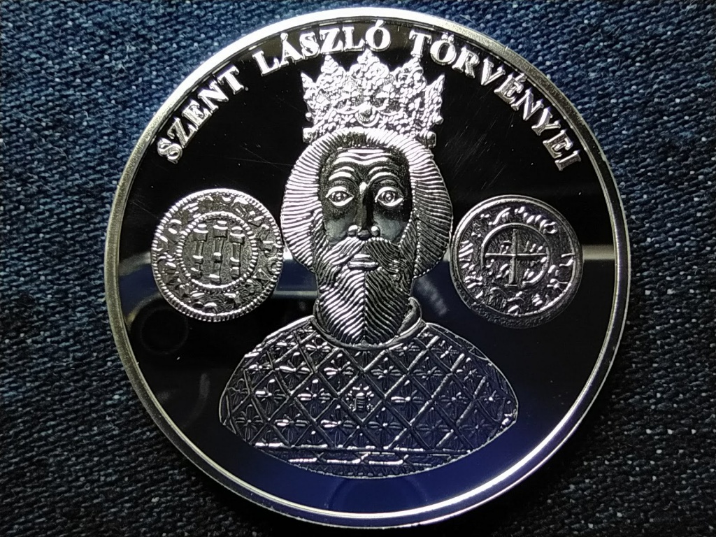 A magyar p&eacute;nz kr&oacute;nik&aacute;ja Szent L&aacute;szl&oacute; t&ouml;rv&eacute;nyei .999 ez&uuml;st