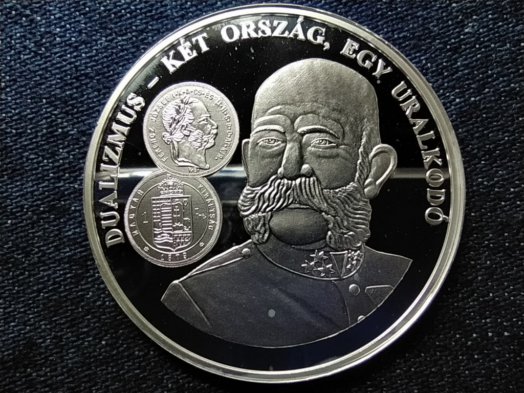 A magyar p&eacute;nz kr&oacute;nik&aacute;ja Dualizmus - k&eacute;t orsz&aacute;g, egy uralkod&oacute; .999 ez&uuml;st