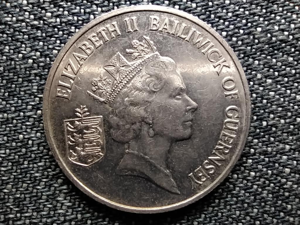 Guernsey II. Erzs&eacute;bet vitorl&aacute;s 5 penny