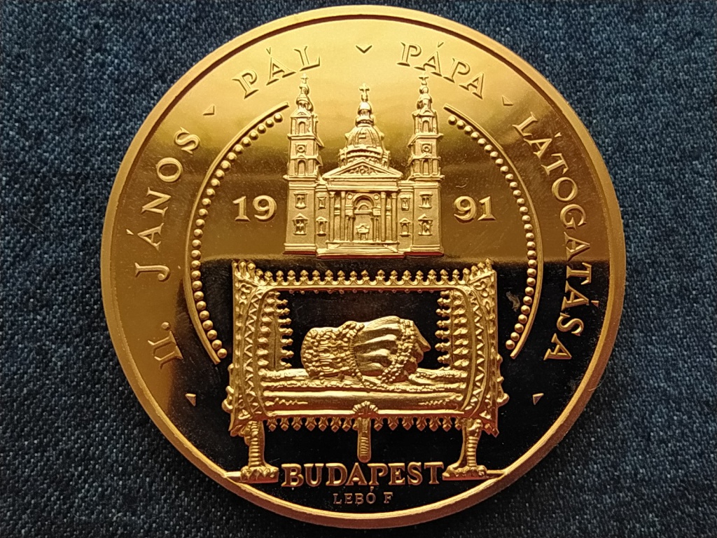 II. J&aacute;nos P&aacute;l p&aacute;pa l&aacute;togat&aacute;sa Budapest Bogn&aacute;r Gy&ouml;rgy Leb&oacute; Ferenc aranyozott &eacute;rem