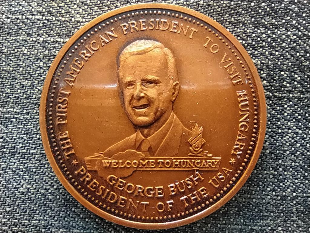 George Bush Magyarorsz&aacute;gra l&aacute;togat