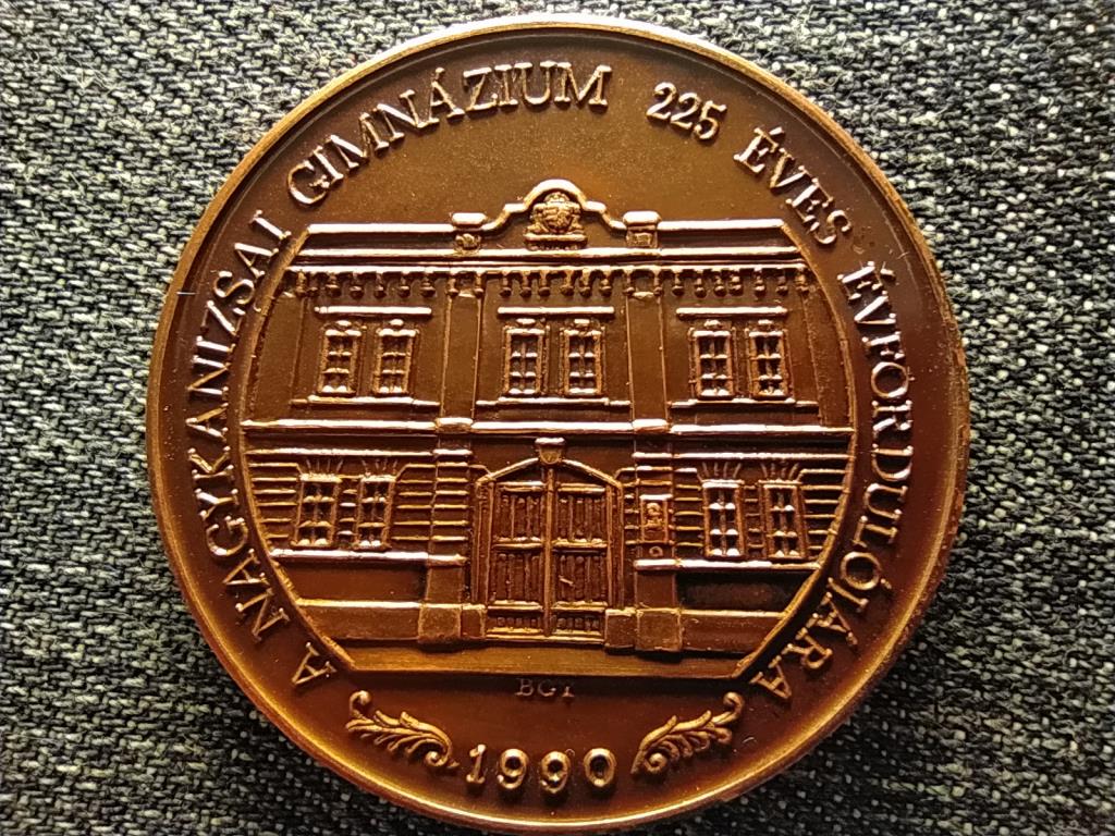 Gr&oacute;f Batthy&aacute;ny Lajos n&aacute;dor, az iskola alap&iacute;t&oacute;ja 1765