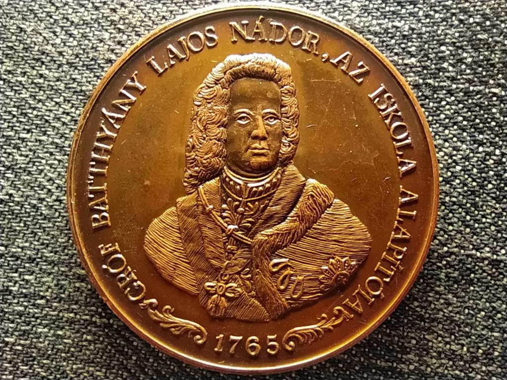 Gr&oacute;f Batthy&aacute;ny Lajos n&aacute;dor, az iskola alap&iacute;t&oacute;ja 1765