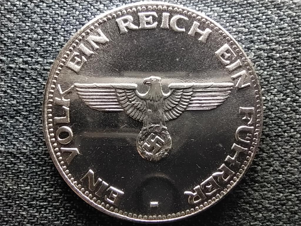 N&eacute;metorsz&aacute;g Adolf Hitler 1889-1945 ez&uuml;st