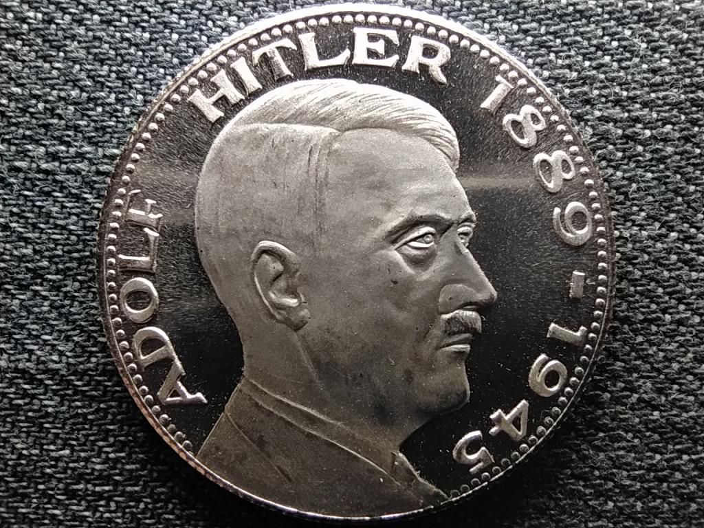N&eacute;metorsz&aacute;g Adolf Hitler 1889-1945 ez&uuml;st