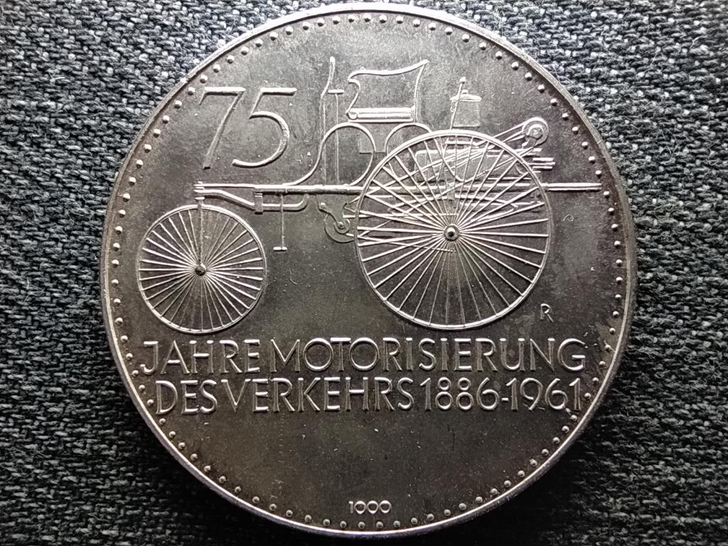 N&eacute;metorsz&aacute;g 75 &eacute;ves a Daimler Benz .1000 ez&uuml;st